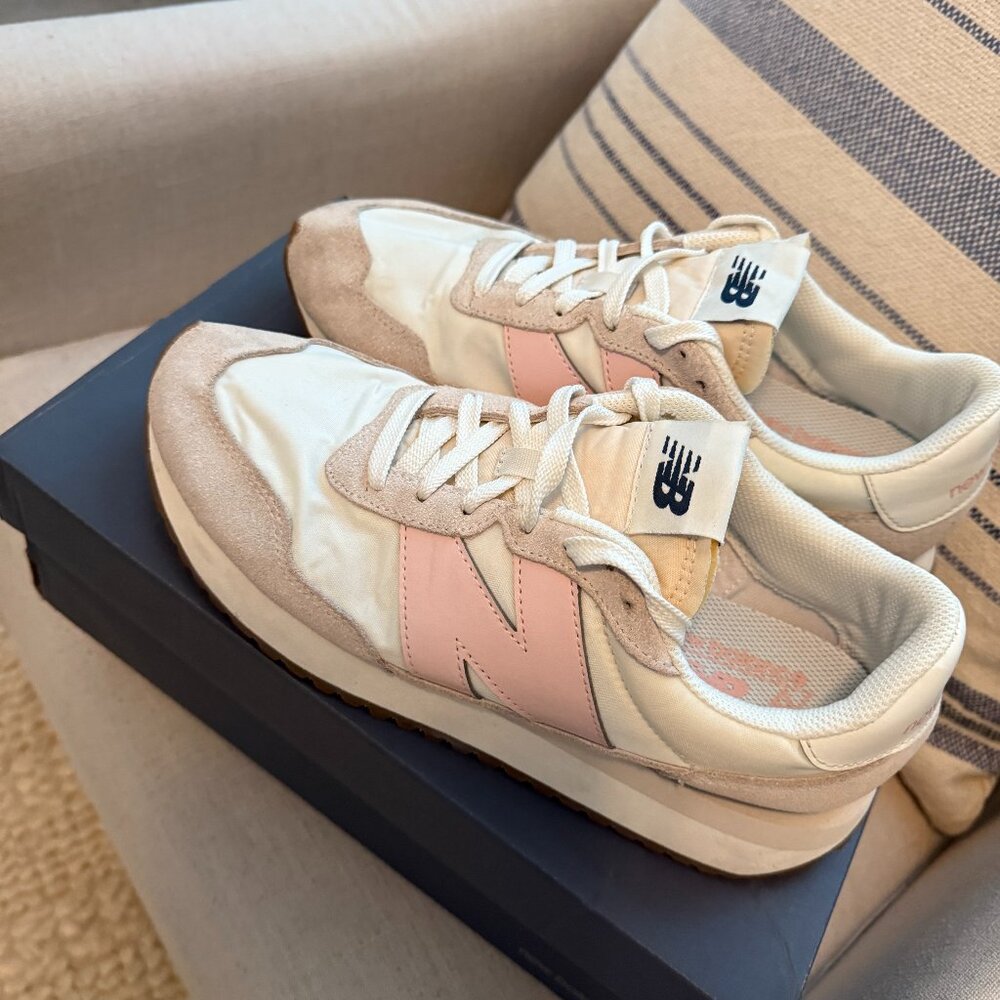 New Balance Sneakers Size 9 in White/Pink